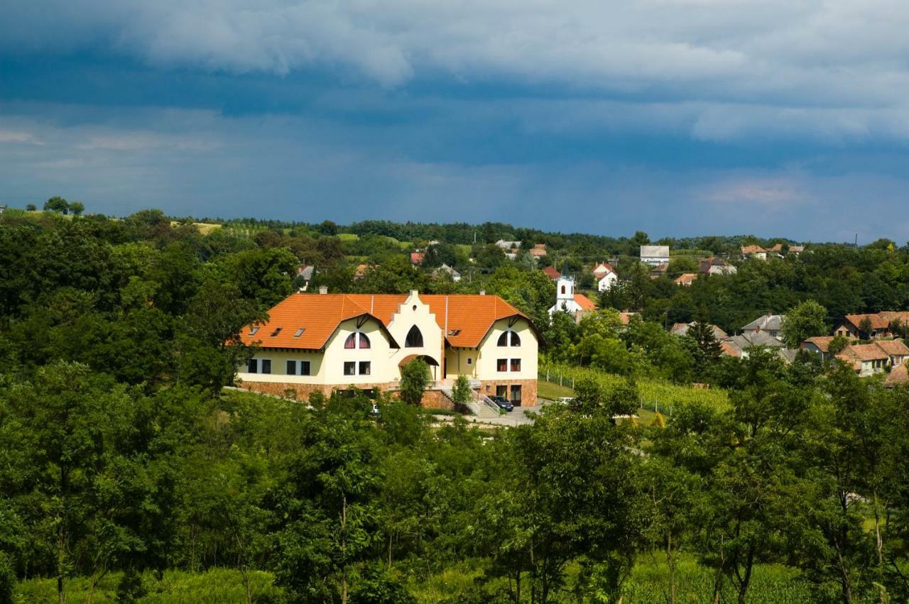 Bekesseg Szigete, Klasszik Apartman Appartement Sur Buitenkant foto