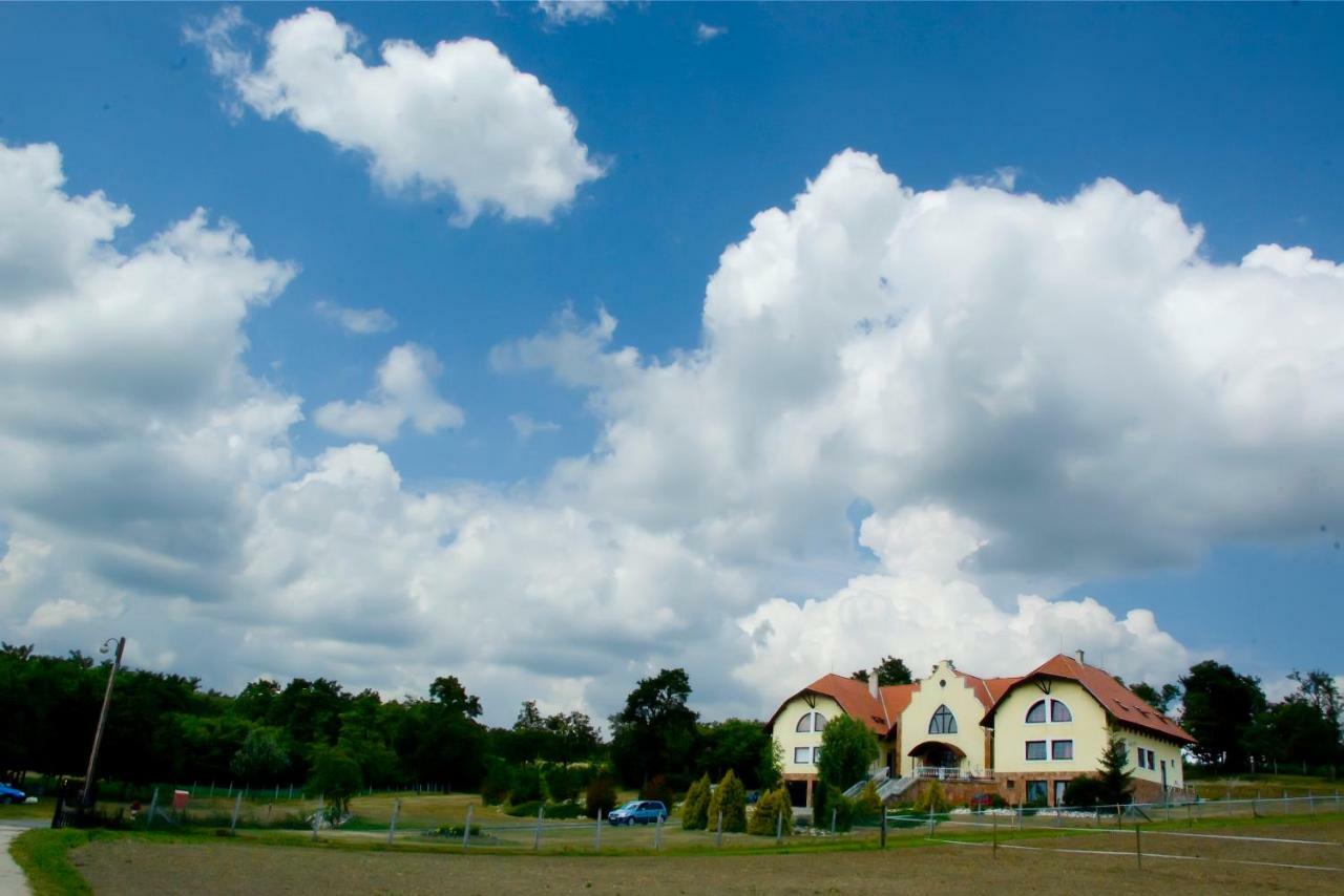 Bekesseg Szigete, Klasszik Apartman Appartement Sur Buitenkant foto